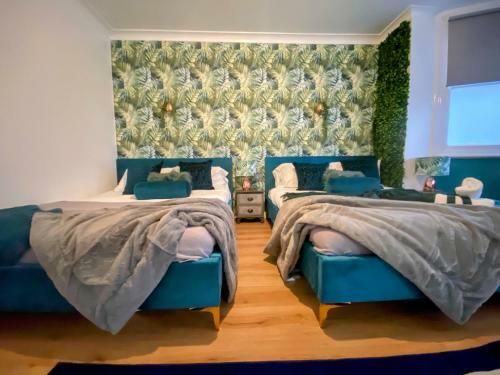 The Boutique Windmill Apartments With Hot Tubs