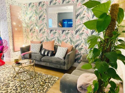 The Boutique Windmill Apartments With Hot Tubs