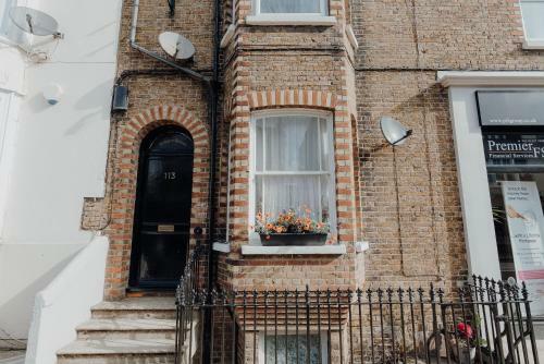 Stylish Herne Bay Apartment By The Sea
