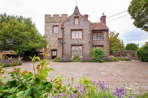 Idyllic City Centre Apartment In Canterbury