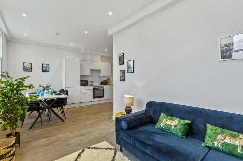 2 Bed Sea View Apartment Near Walpole Bay