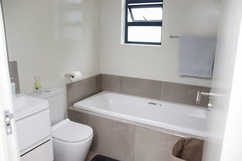 ?pop Inn? Modern Apartment In Heart Of Bryanston