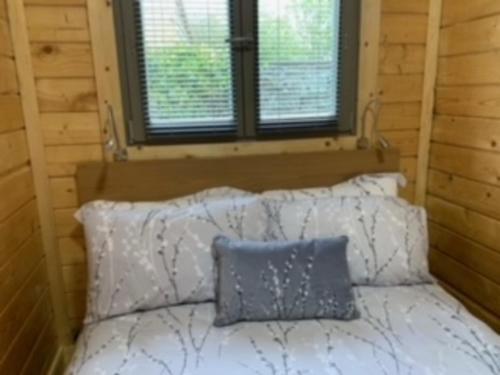 Duncairin Cabin 2 Dog Friendly And Mins From Town