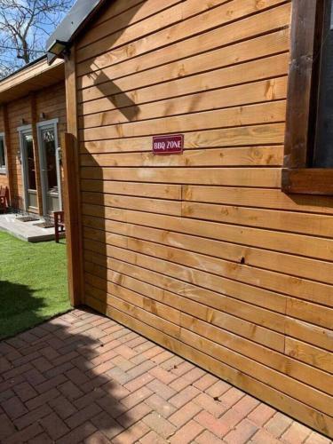 Duncairin Cabin 2 Dog Friendly And Mins From Town