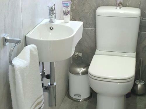 Modern 2-bed Apartment In Sandton. Fast Wifi