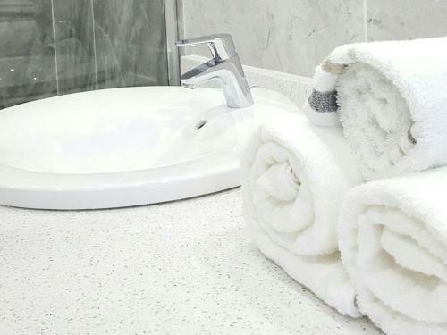 Modern 2-bed Apartment In Sandton. Fast Wifi