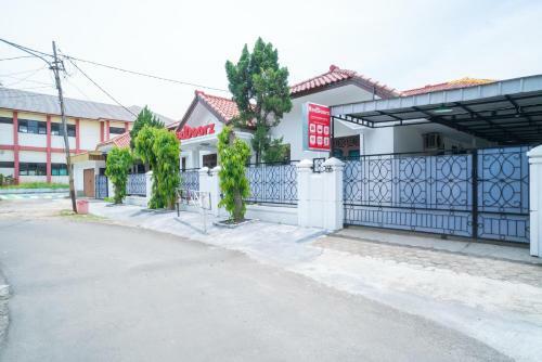 Hotel Reddoorz Near Bundaran Ciceri