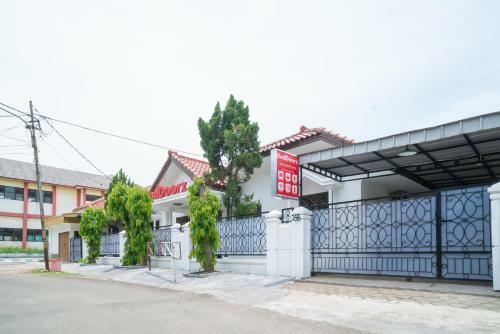 Hotel Reddoorz Near Bundaran Ciceri