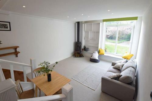 Halwell House - A Spacious Quiet Apartment