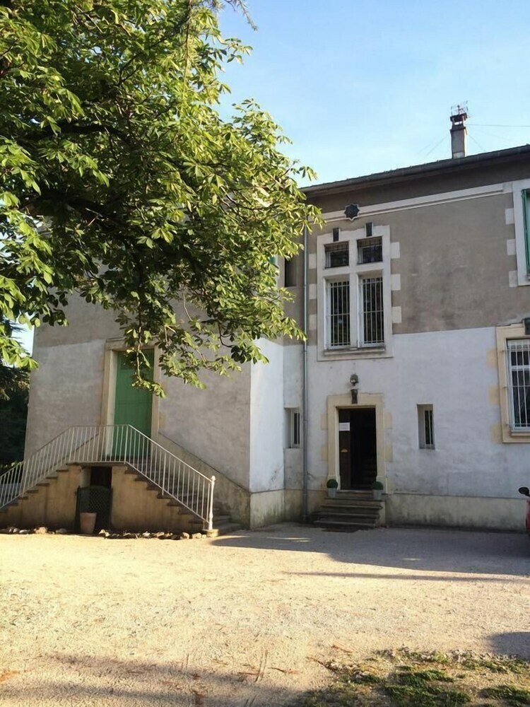 Hostal Le Parc Aux Cedres