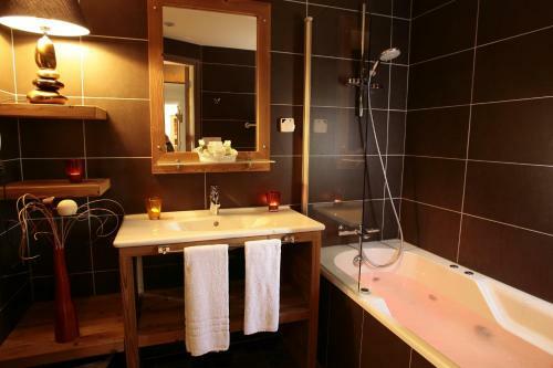Hotel Logis H�tel Et Spa Les Clarines