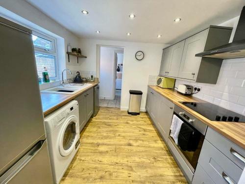 Lovely 3 Bed House Close To The Uni & Centre