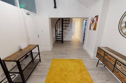 Hu1 Boutique City Apartment- Sleeps 6