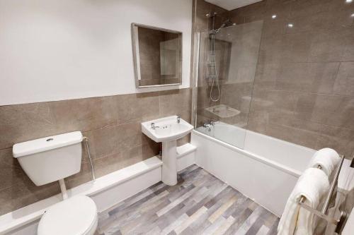 Hu1 Boutique City Apartment- Sleeps 6