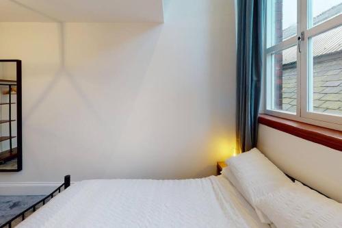 Hu1 Boutique City Apartment- Sleeps 6