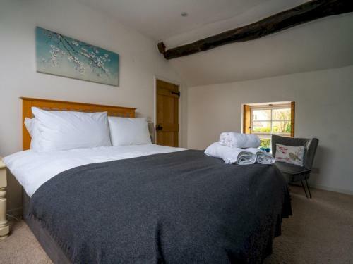 Pass The Keys Stylish And Spacious Cotswolds Cottage - Sleeps 6