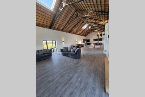 Villa Luxury 4 Bedroom Converted Barn Close To Warner Bro's