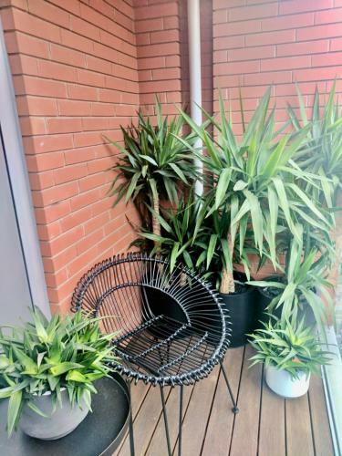 Stylish Highcross 1bed Apartment- Central