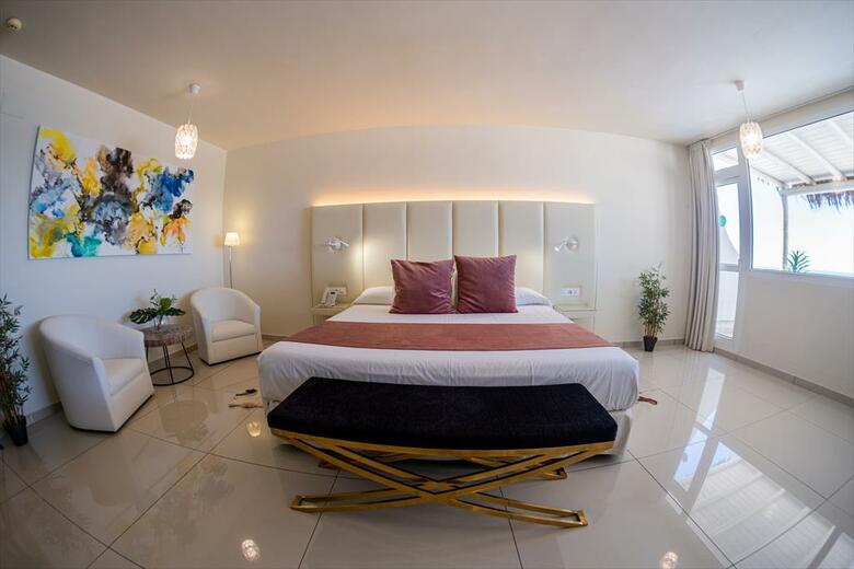 On Hotels Ocean Front (only Adults)
