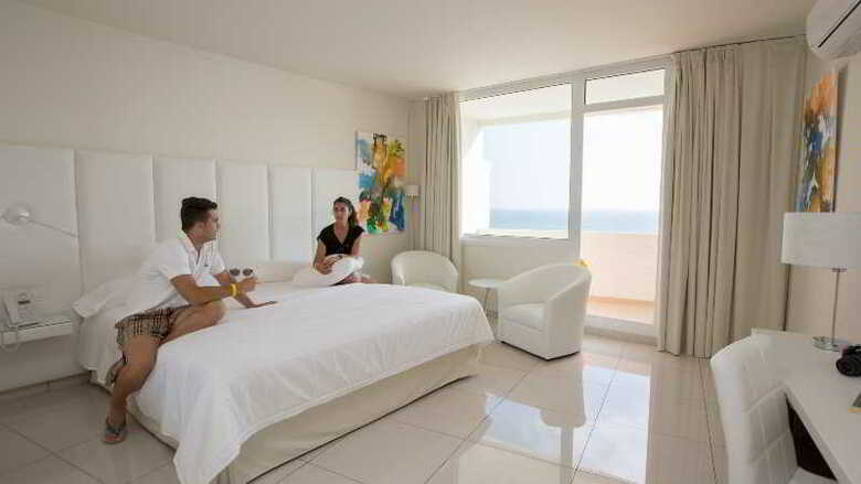 On Hotels Ocean Front (only Adults)