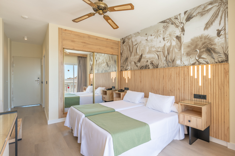 Hotel Parasol By Dorobe