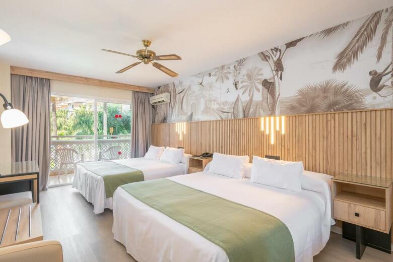 Hotel Parasol By Dorobe
