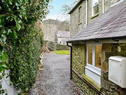 Sannan Court 2 - Uk36389