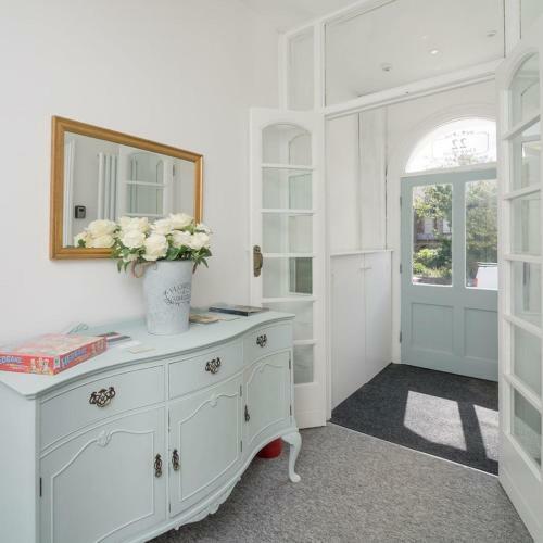 Coastal Gem Apartment By Seaside Llandudno