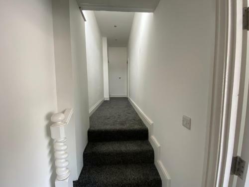 Spacious First Floor 3 Bed Mostyn Street Apartment