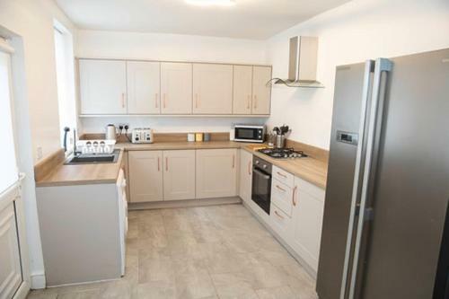 Sybil Townhouse Anfield Sleeps 15