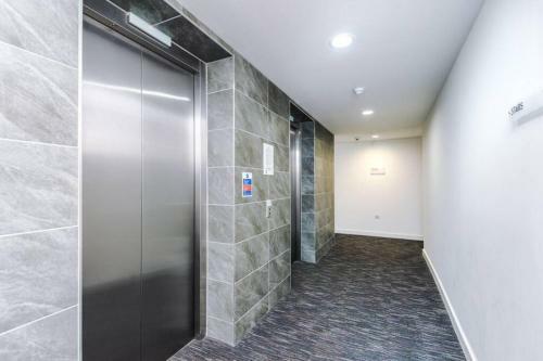 Liverpool Superb Rated Apartment With Private Parking