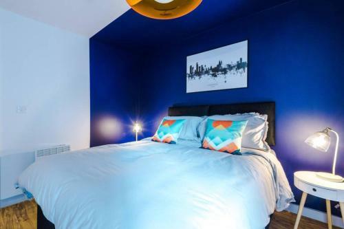 Liverpool Superb Rated Apartment With Private Parking