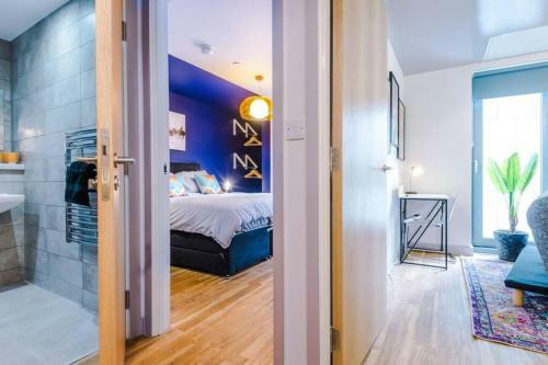 Liverpool Superb Rated Apartment With Private Parking
