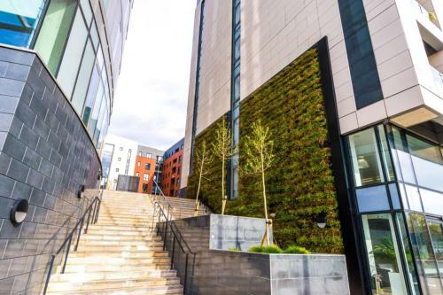 Liverpool Superb Rated Apartment With Private Parking