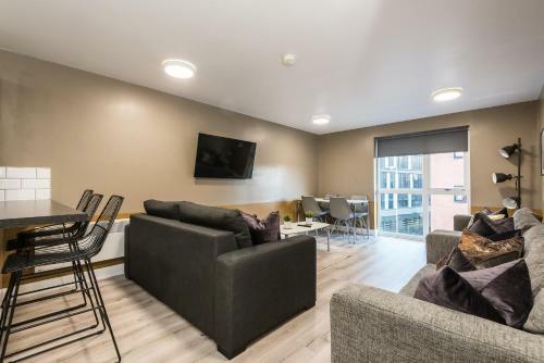 Large Modern Apartment - 3 Bedrooms 3 Bathrooms - Netflix - Central