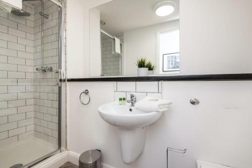 Large Modern Apartment - 3 Bedrooms 3 Bathrooms - Netflix - Central