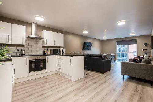 Large Modern Apartment - 3 Bedrooms 3 Bathrooms - Netflix - Central