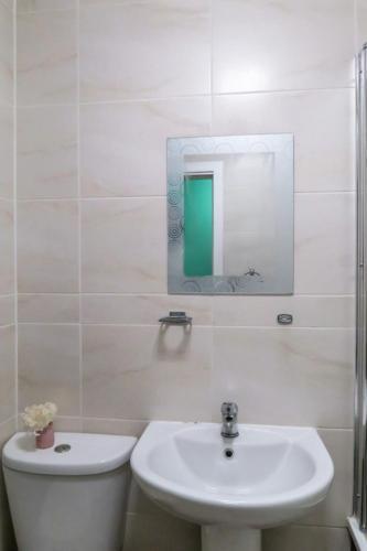Hostal Double Bedroom In Superb House In Great Location * 7
