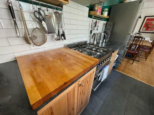 Apartamento Charming Hidden Gem - 3 Bedroom Home Away From Home