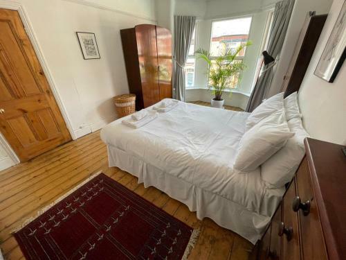 Apartamento Charming Hidden Gem - 3 Bedroom Home Away From Home