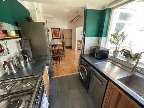 Apartamento Charming Hidden Gem - 3 Bedroom Home Away From Home