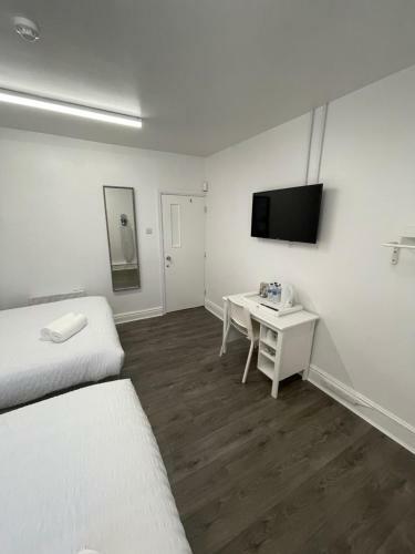 Hotel County Road Accommodation
