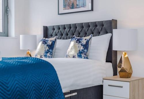 Beautiful 2 Bed Apartment - Super Central - Recently Renovated - Sleeps 8