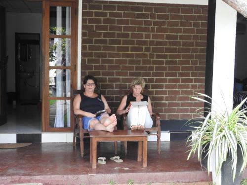 Eco Hotel Black & White - Anuradhapura