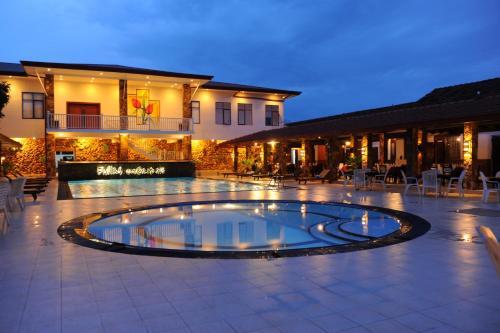 Full Moon Garden Hotel