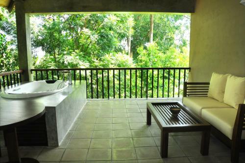 Hotel Roman Lake