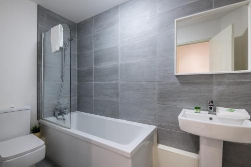 Apartamento Gorgeous 2 Bed Apt - Waterfront, Parking & Balcony - Sleeps 6!