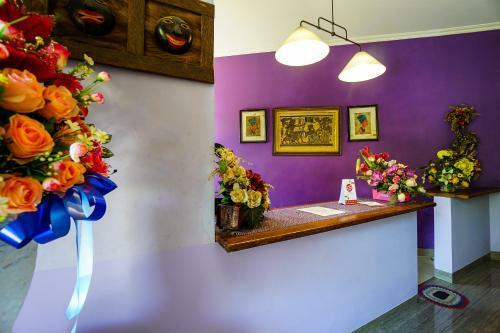 Hotel Vaccinated Staff - Oyo 1573 Mahera Guest House