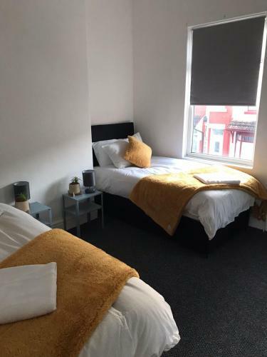 Modern 2 Bed Property Close To Alder Hey Hospital