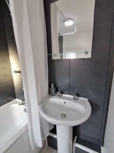 Apartamento 7 Beds Sleeps 9 2 Miles (7 Mins) From Newcastle Centre